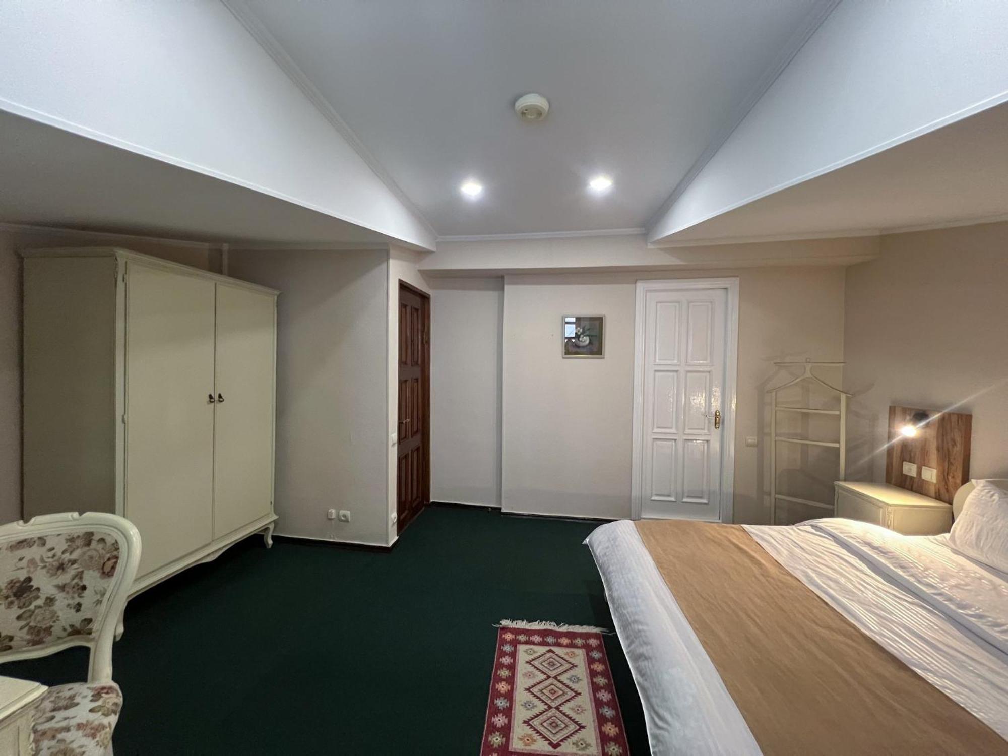 Madera Hotel Тбилиси Экстерьер фото